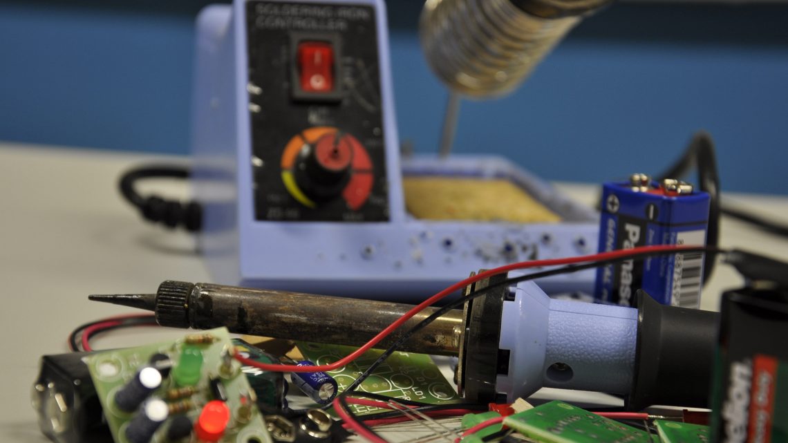 ROB9-16 DIY (DoItYourself) – Atividade temática sobre eletrónica