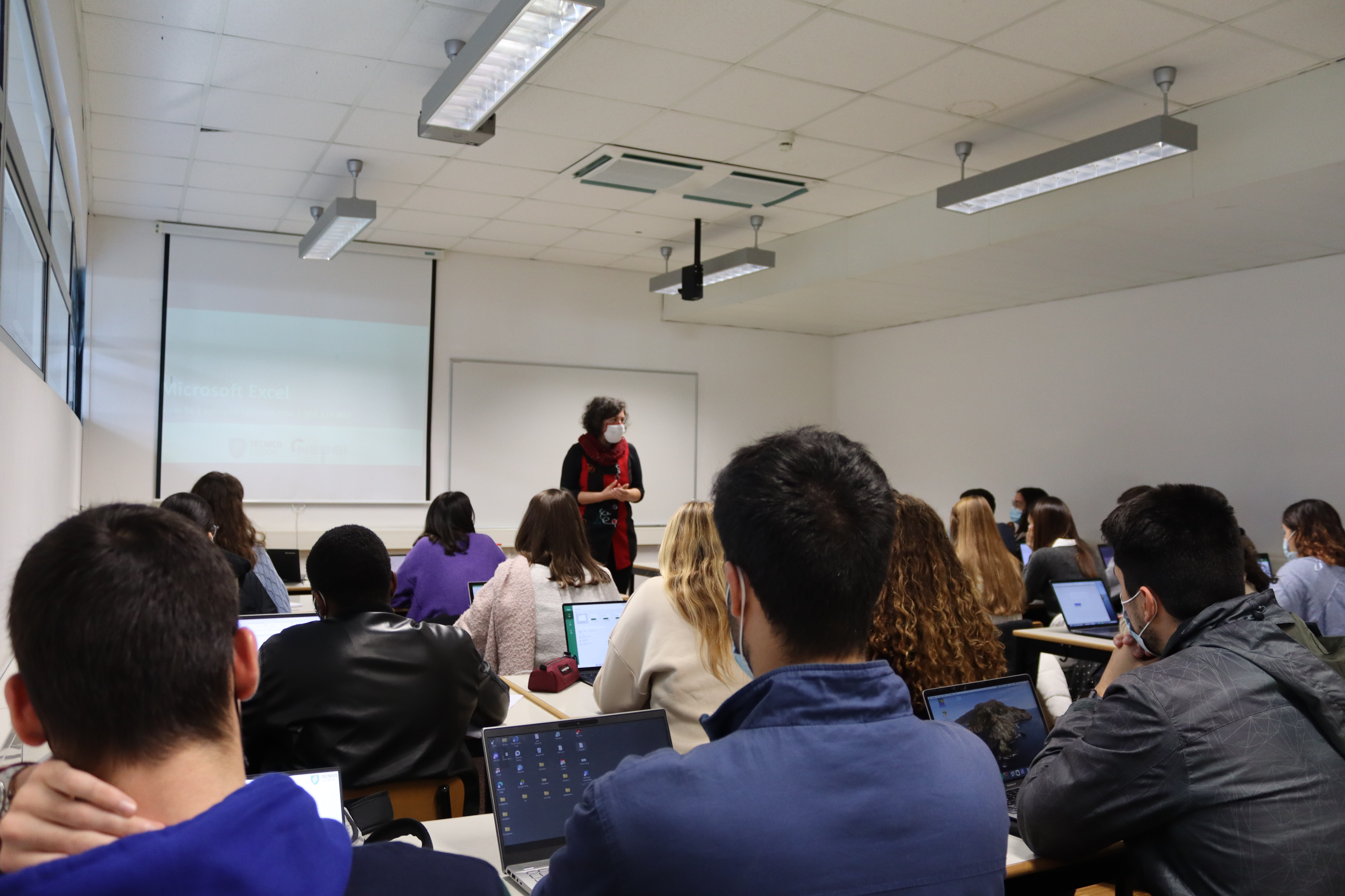 NEEGI promove formação em Excel Básico